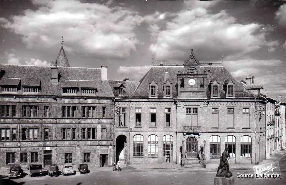 15 Saint Flour La Maison Consulaire II.jpg